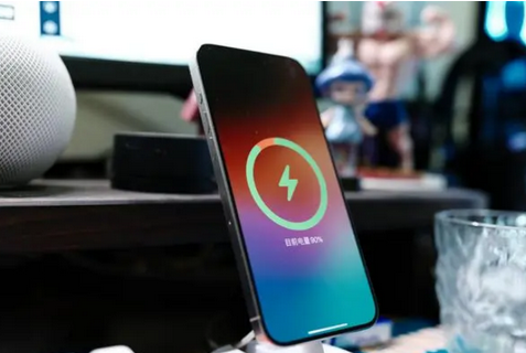 宁南苹果15换屏服务分享用什么充电器给iPhone15充电更好 